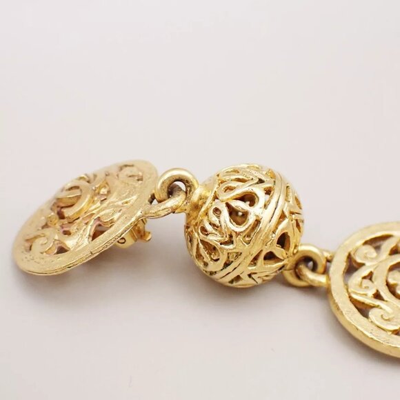 CHANEL CC Paisley Motif Drop Earrings 95P Clip-On Gold-Plated Vintage - Picture 8 of 15